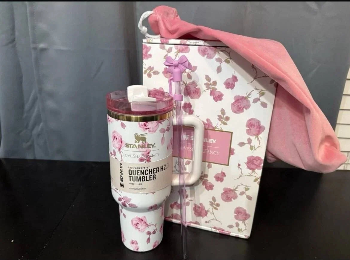 Stanley x LoveShackFancy Ribbon Rosa Quencher H2.0 FlowState Tumbler – 40 oz / 1.18 L – White & Pink Floral