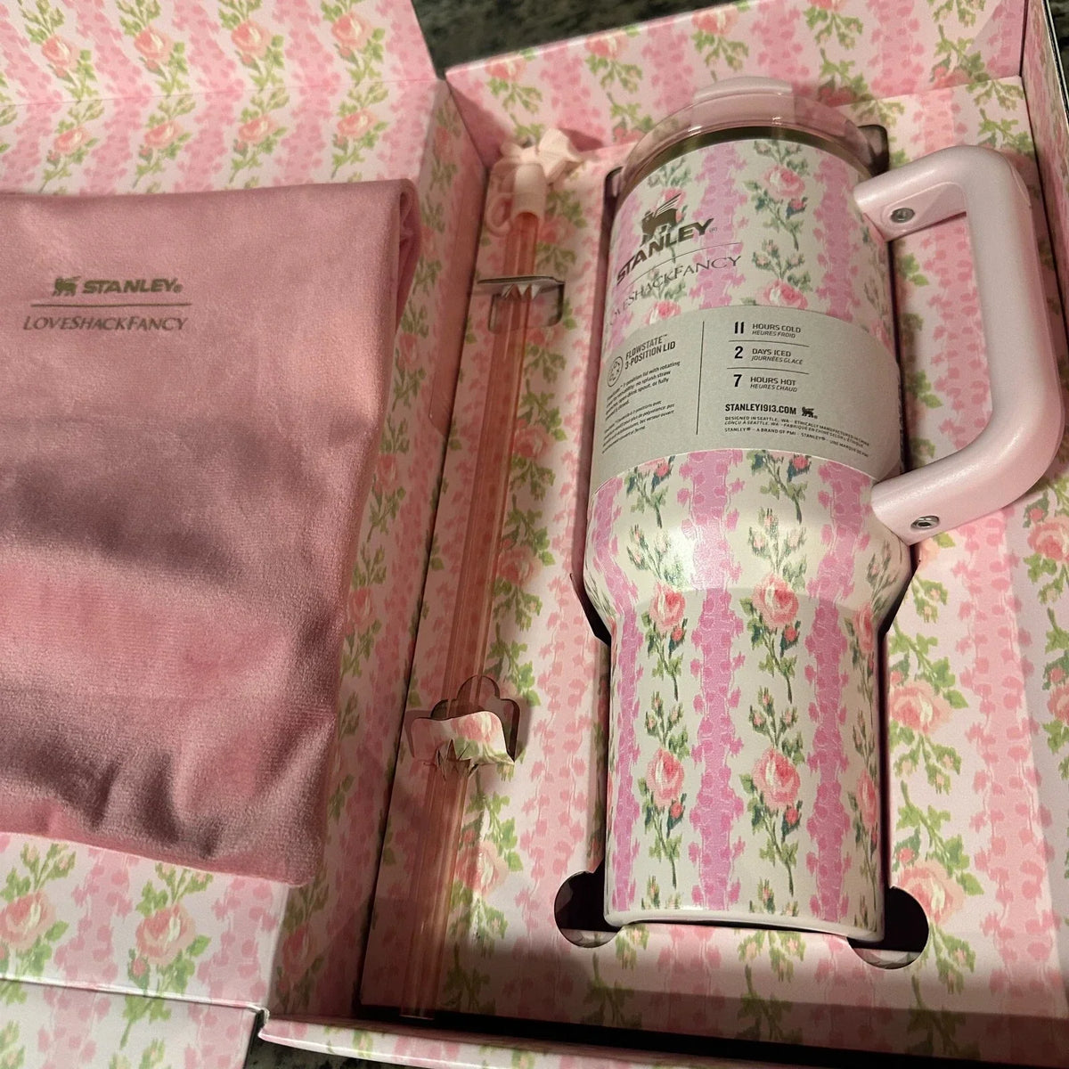Stanley x LoveShackFancy Blooming Heirloom Quencher H2.0 FlowState Tumbler – 40 oz / 1.18 L – Pink Floral