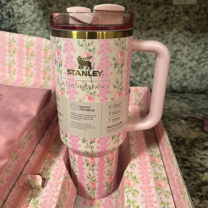 Stanley x LoveShackFancy Blooming Heirloom Quencher H2.0 FlowState Tumbler – 40 oz / 1.18 L – Pink Floral