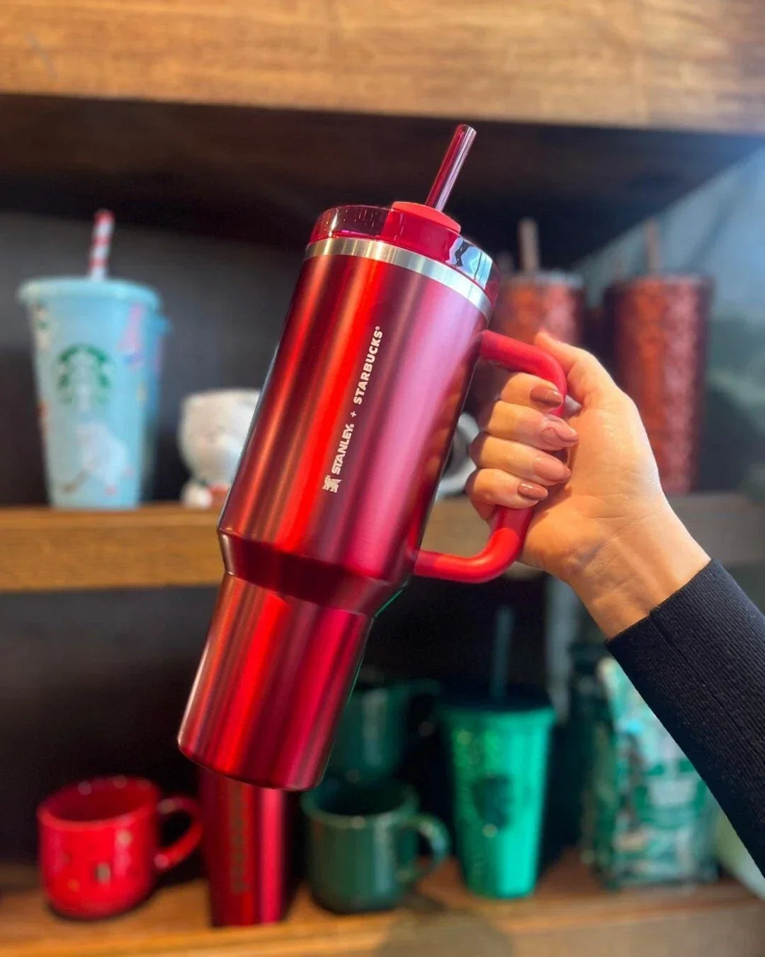 Stanley x Starbucks Limited Holiday Red Quencher H2.0 FlowState Tumbler – 40 oz /